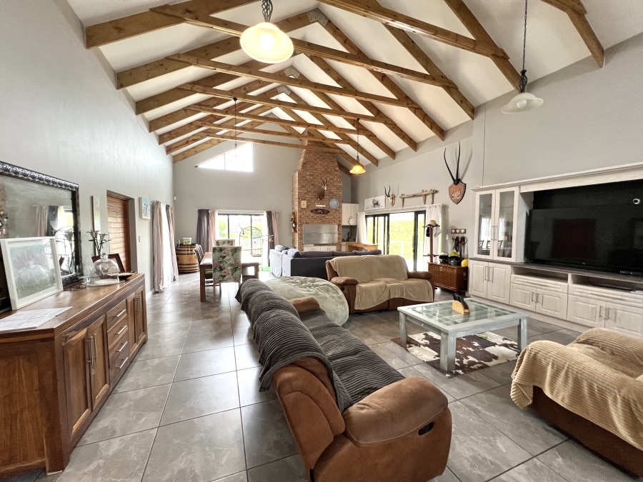 5 Bedroom Property for Sale in Noorsekloof Eastern Cape